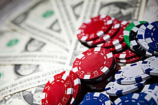 Người chơi Việt Nam trải nghiệm game bắn cá trực tuyến trên điện thoại di động